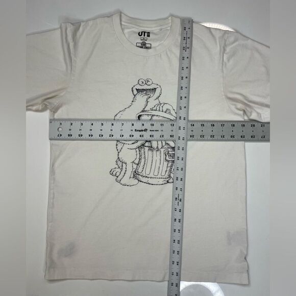 Uniqlo Kaws Sesame Street Graphic T-shirt Women Small White Short Sleeve Art - Picture 9 of 9